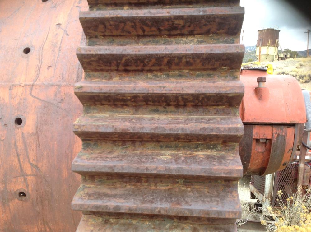 7' X 7'6' L Ball Mill With Cracked Gear)